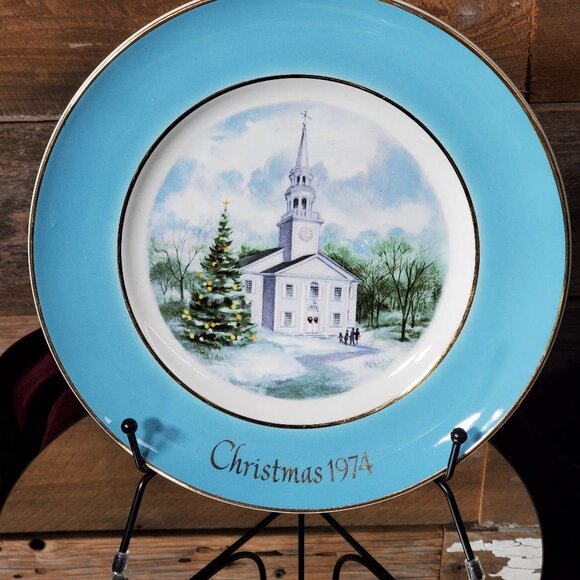 Avon Christmas Plate Series - 1974 - Country Church - by Enoch Wedgwood - Picture 3 of 5